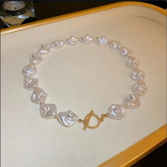 🔥🔥Not So Mystery Box 🔥5pc Pearl Jewlery!🔥 - Picture 4 of 6